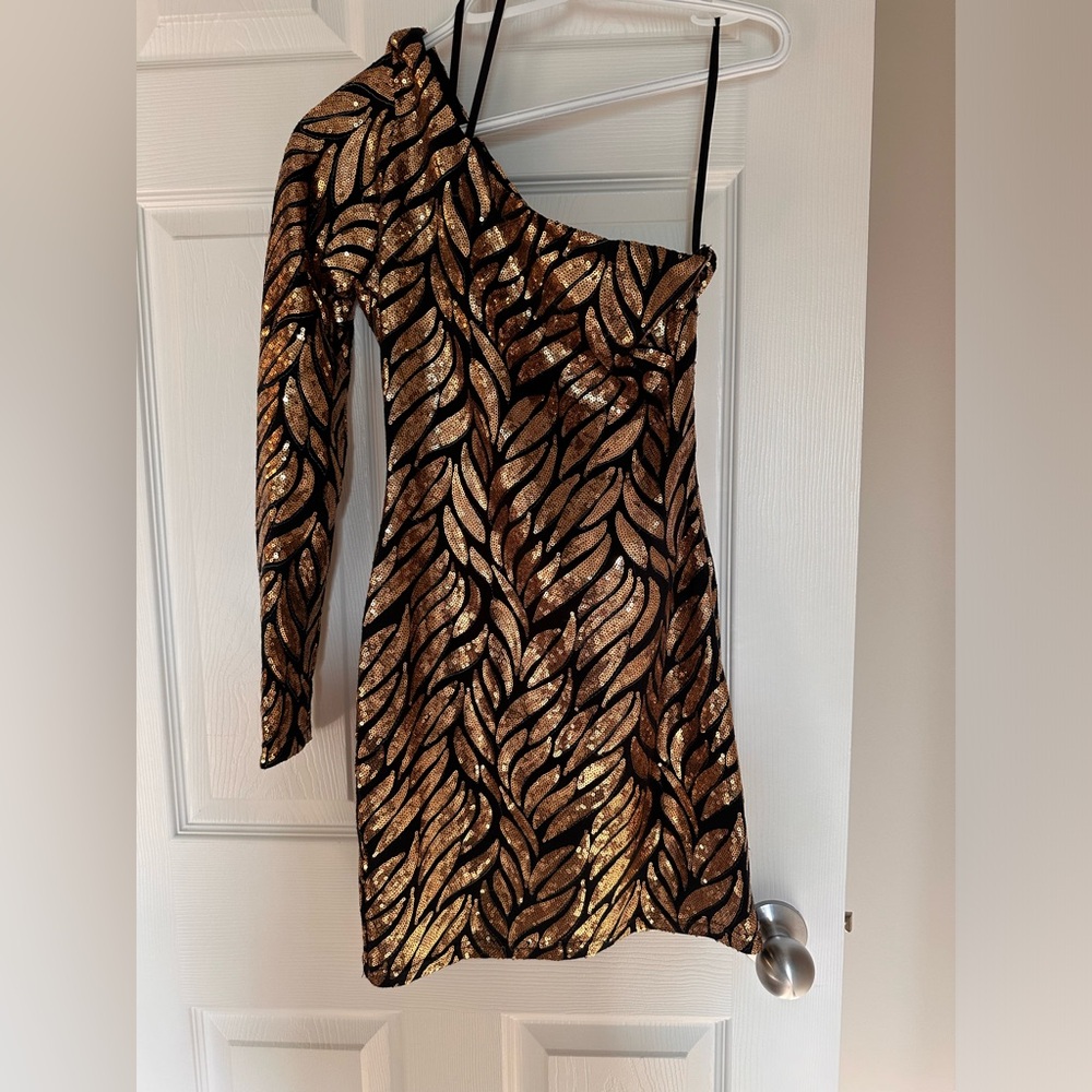 One shoulder sequin dress